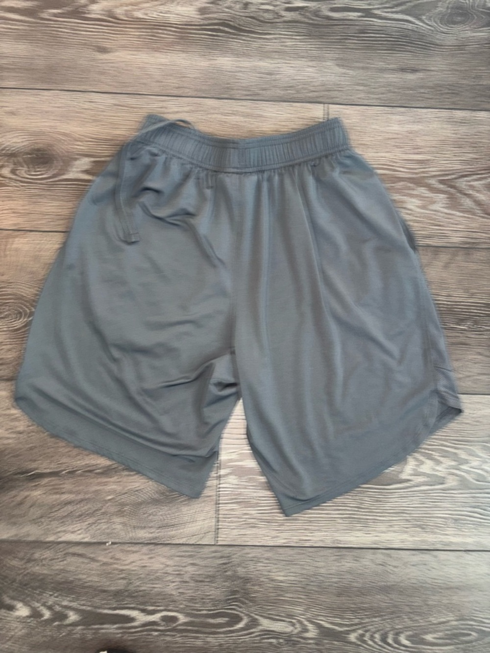 Under Armour Men’s Small Gray Athletic Shorts - Picture 3 of 3